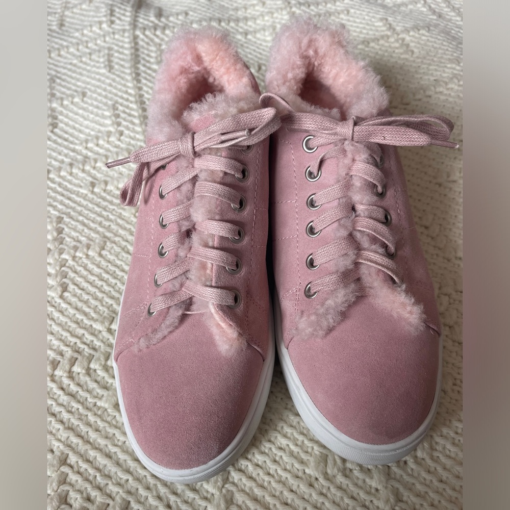 Cloud Nine Sheepskin size 9 pink tennis shoes in good used condition